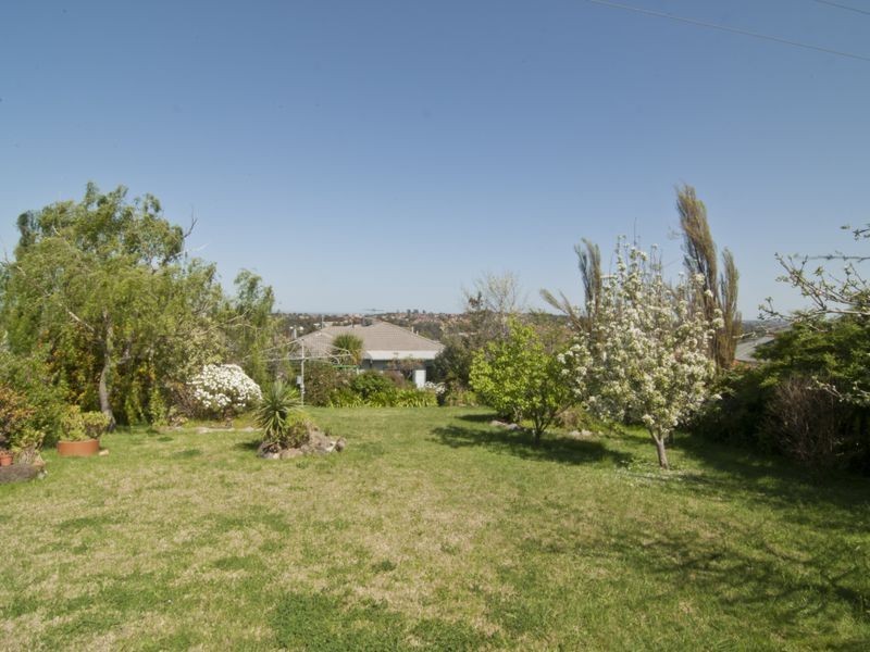 135 Gleneagles Drive, Endeavour Hills VIC 3802