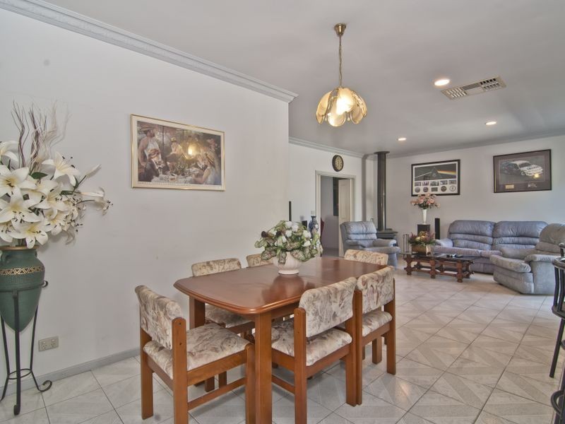 135 Gleneagles Drive, Endeavour Hills VIC 3802