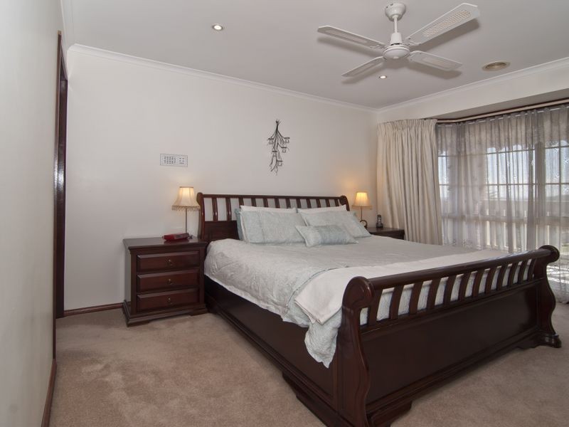 58 Joseph Banks Crescent, Endeavour Hills VIC 3802