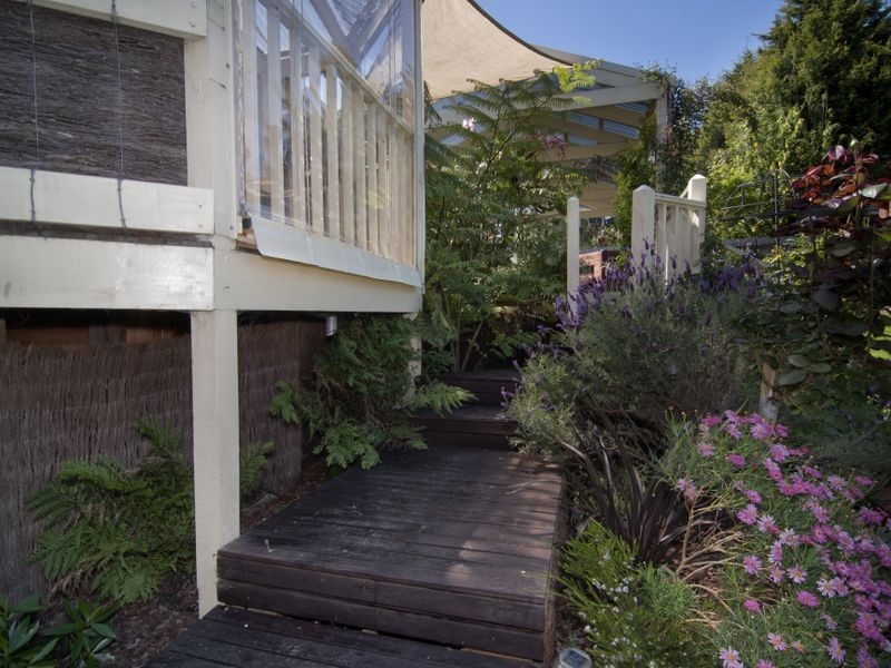 58 Joseph Banks Crescent, Endeavour Hills VIC 3802