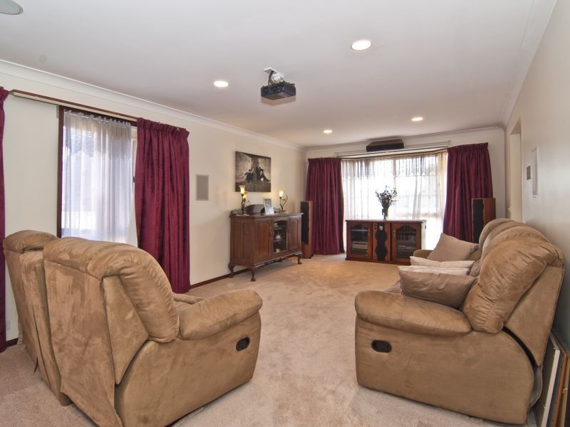 58 Joseph Banks Crescent, Endeavour Hills VIC 3802