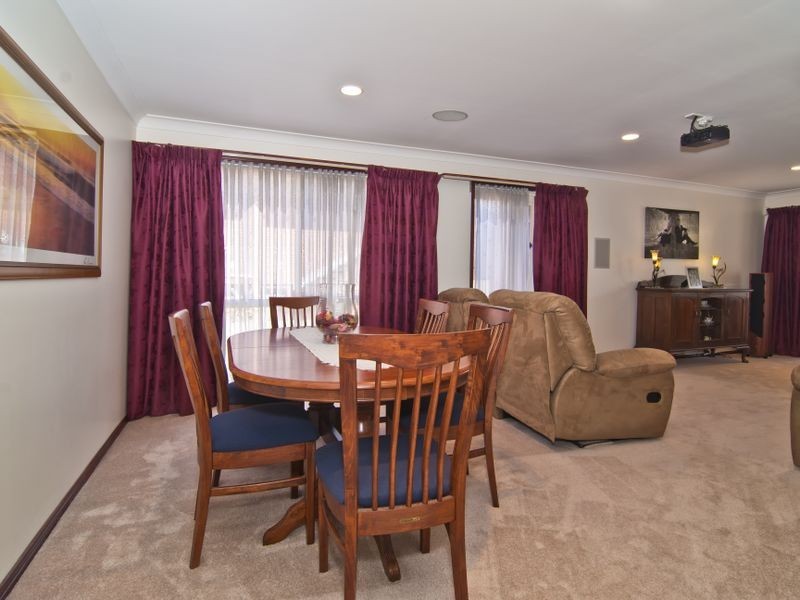 58 Joseph Banks Crescent, Endeavour Hills VIC 3802