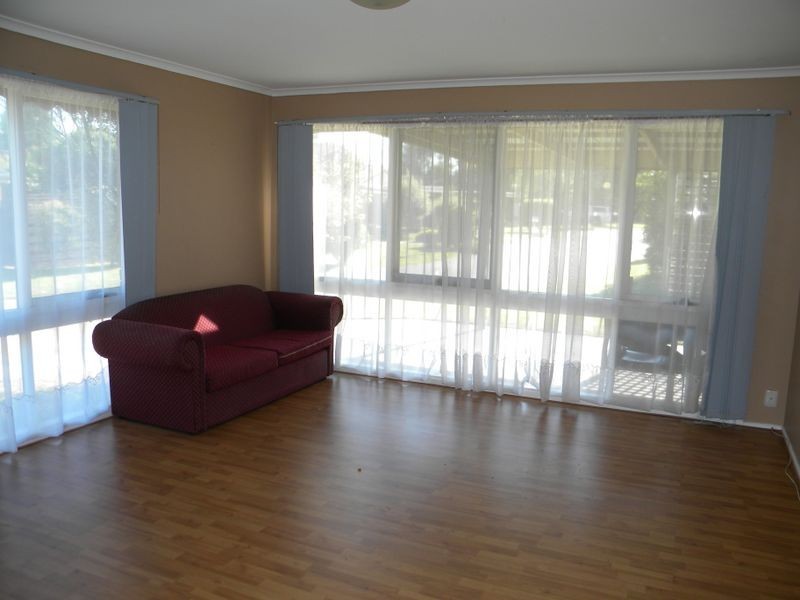 24 Oakwood Drive, Keysborough VIC 3173