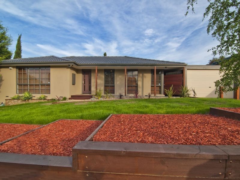 4 Mossgiel Park Drive, Endeavour Hills VIC 3802