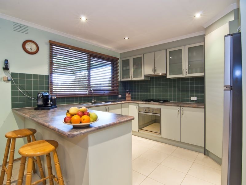 4 Mossgiel Park Drive, Endeavour Hills VIC 3802