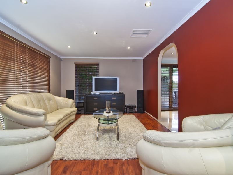 4 Mossgiel Park Drive, Endeavour Hills VIC 3802