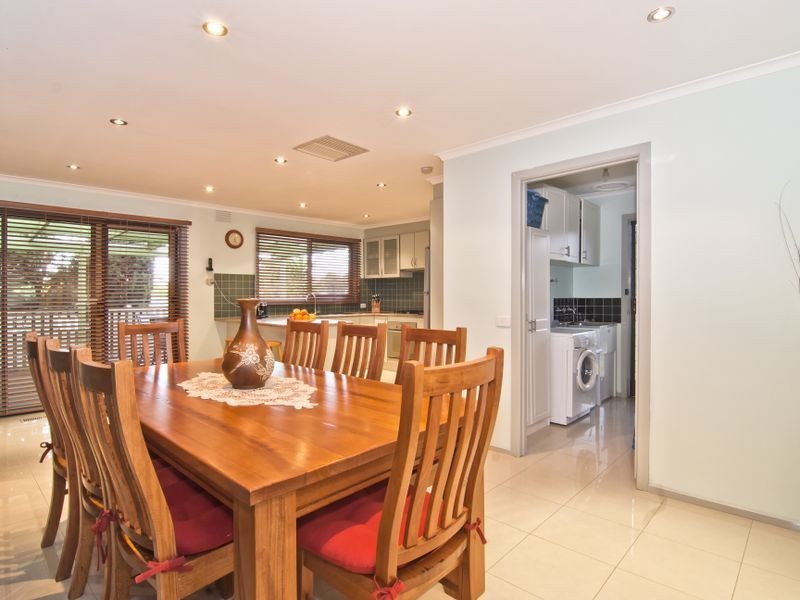 4 Mossgiel Park Drive, Endeavour Hills VIC 3802