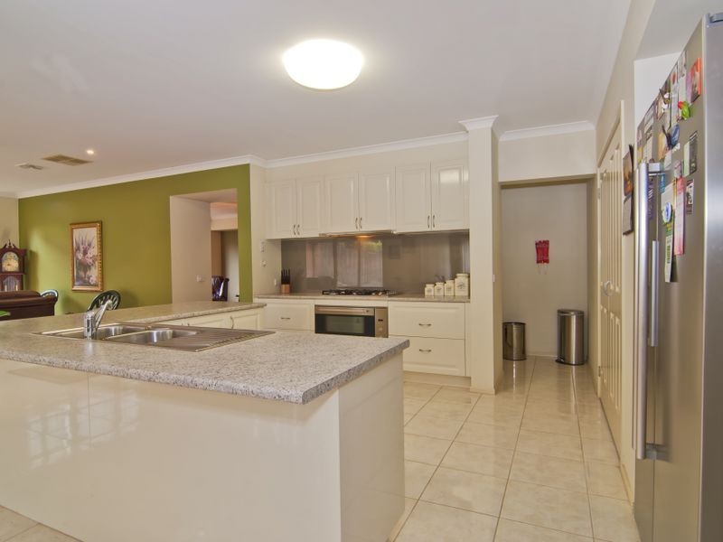 61 Telford Drive, Berwick VIC 3806