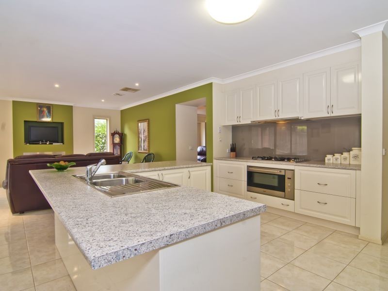 61 Telford Drive, Berwick VIC 3806
