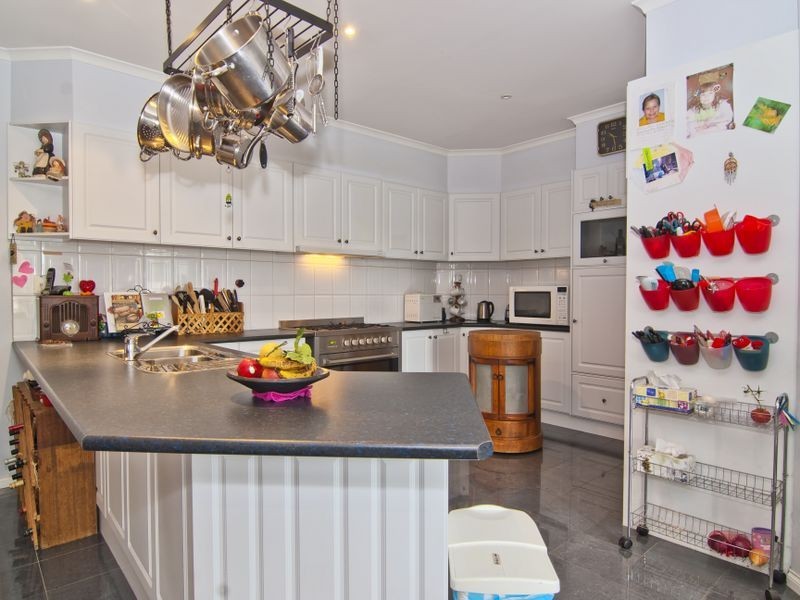 136 David Collins Drive, Endeavour Hills VIC 3802