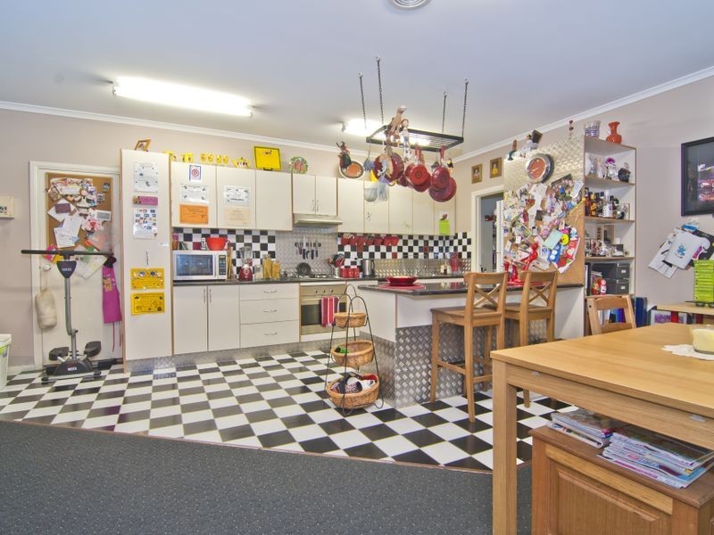 136 David Collins Drive, Endeavour Hills VIC 3802