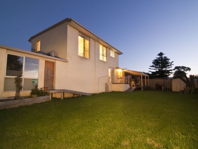 9 Gumbuya Close, Eumemmerring VIC 3177