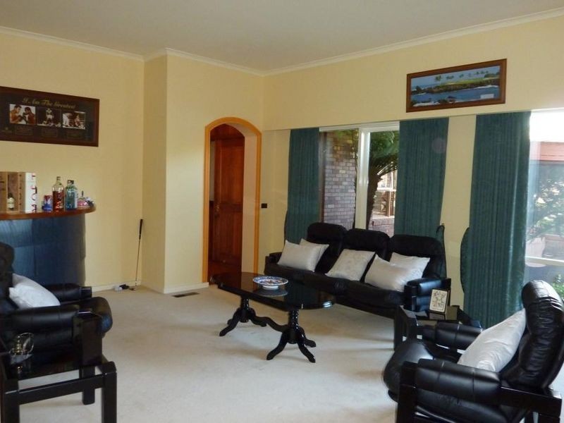11 Giles Retreat, Endeavour Hills VIC 3802