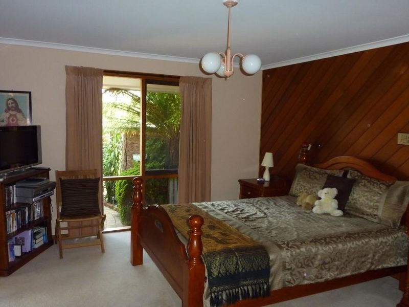 11 Giles Retreat, Endeavour Hills VIC 3802