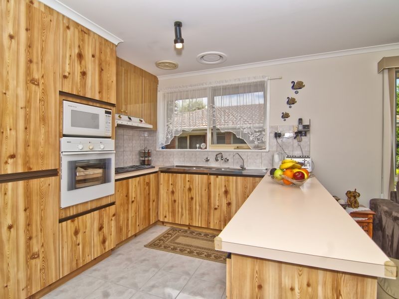 9 Inverness Street, Endeavour Hills VIC 3802