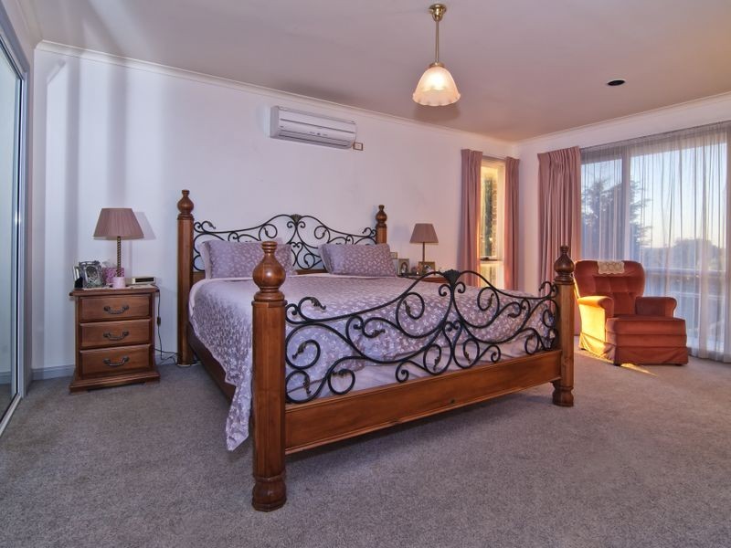 11 Moody Place, Endeavour Hills VIC 3802