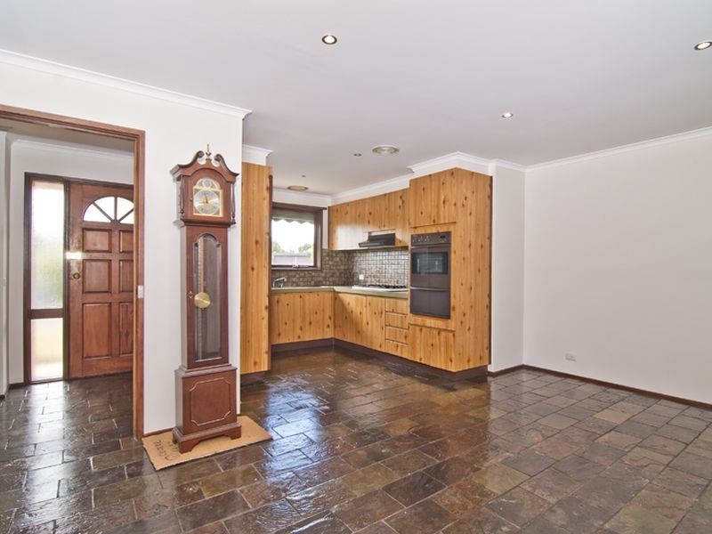 11 Whitestone Court, Endeavour Hills VIC 3802