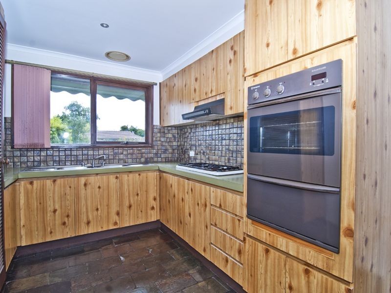 11 Whitestone Court, Endeavour Hills VIC 3802