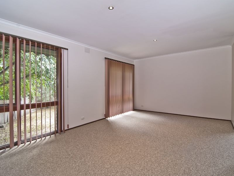 11 Whitestone Court, Endeavour Hills VIC 3802