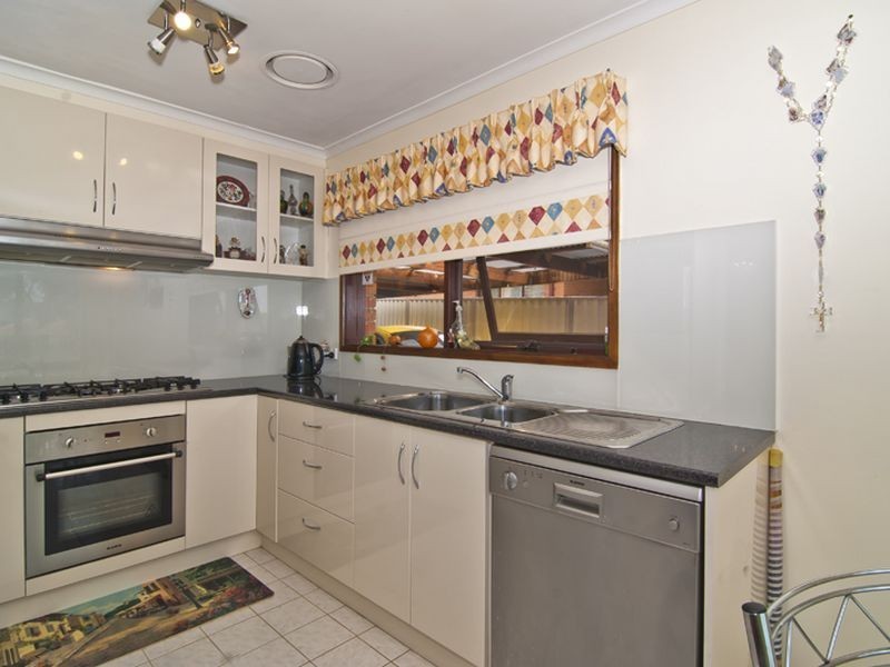 3 Rhonda Close, Endeavour Hills VIC 3802