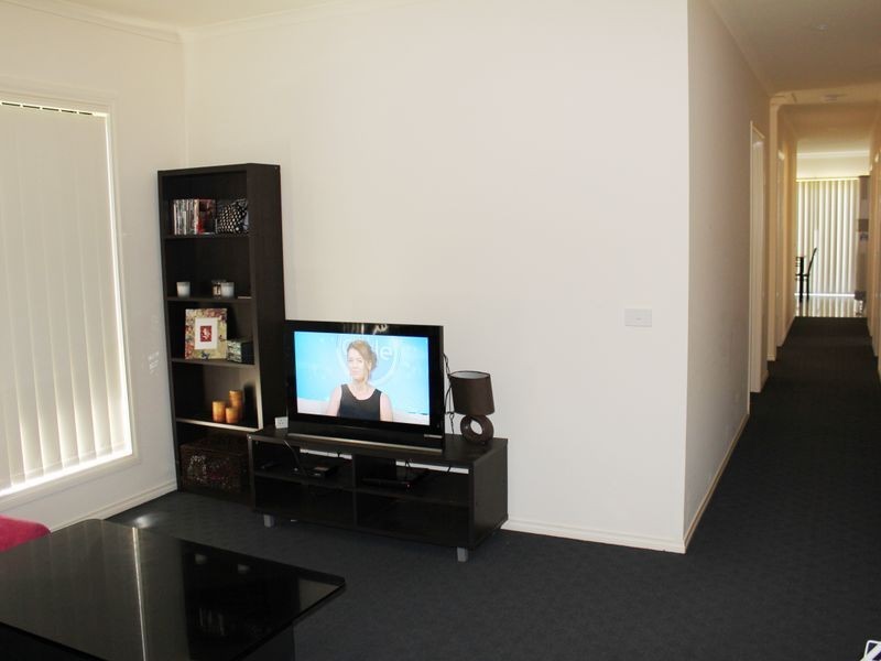 1/103 Army Road, Pakenham VIC 3810