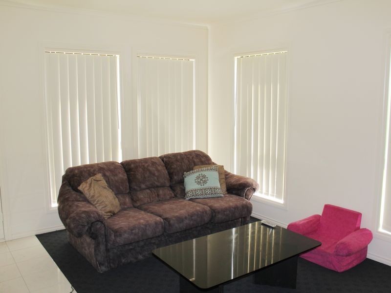 1/103 Army Road, Pakenham VIC 3810