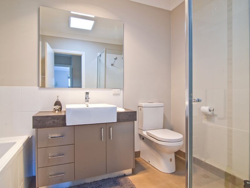 43A Robert Molyneux Avenue, Endeavour Hills VIC 3802
