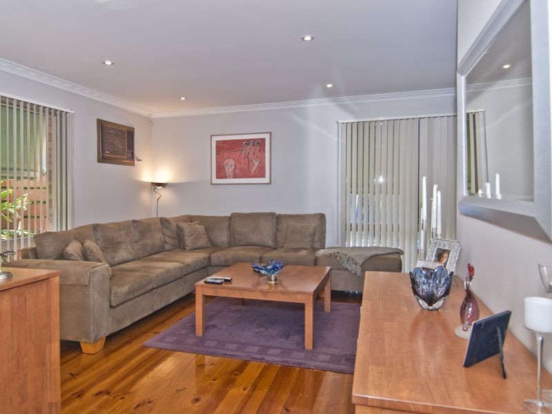 104 John Fawkner Drive, Endeavour Hills VIC 3802