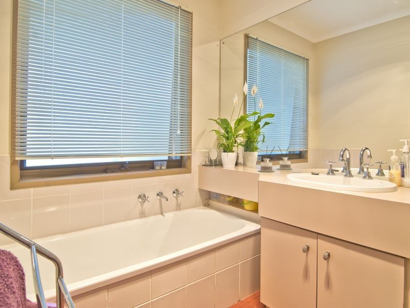 104 John Fawkner Drive, Endeavour Hills VIC 3802