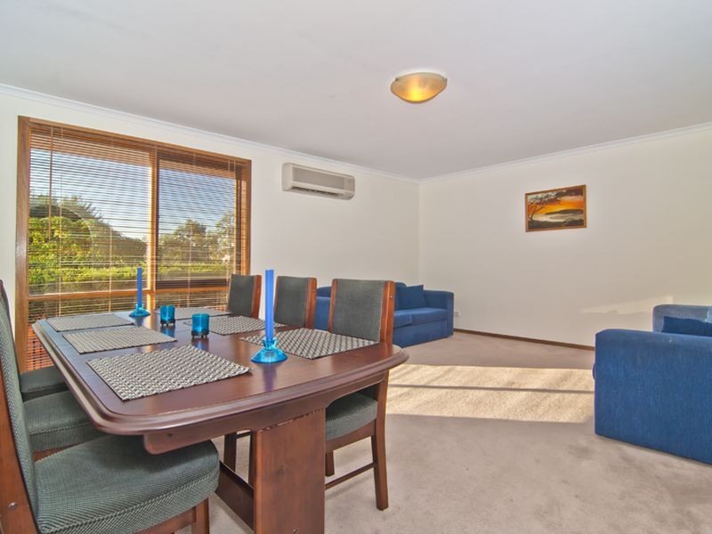 24 Huxley Crescent, Endeavour Hills VIC 3802