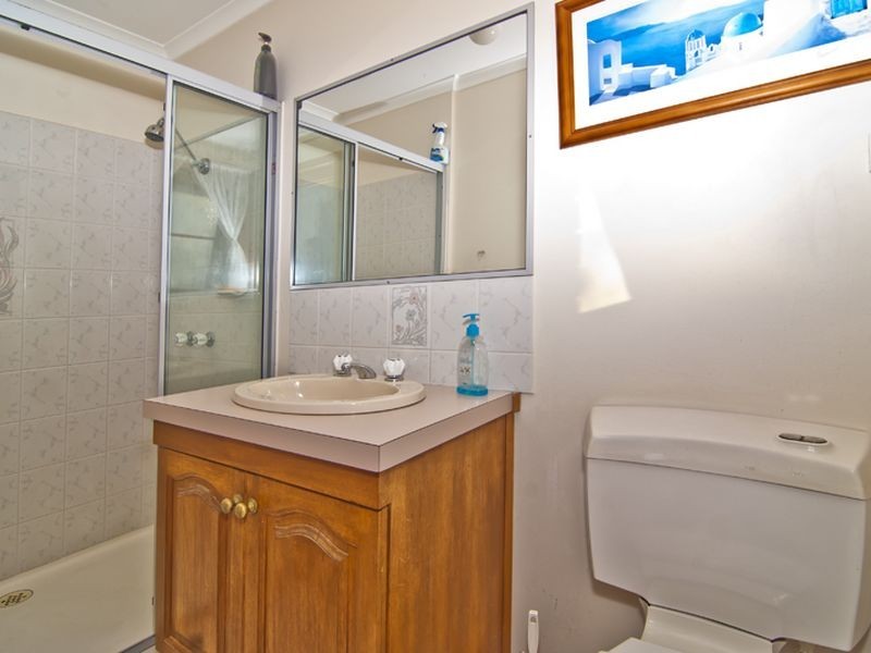 24 Huxley Crescent, Endeavour Hills VIC 3802