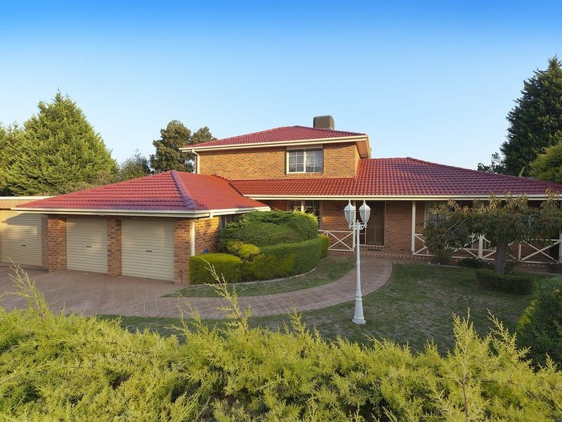 12 Wevlin Close, Endeavour Hills VIC 3802