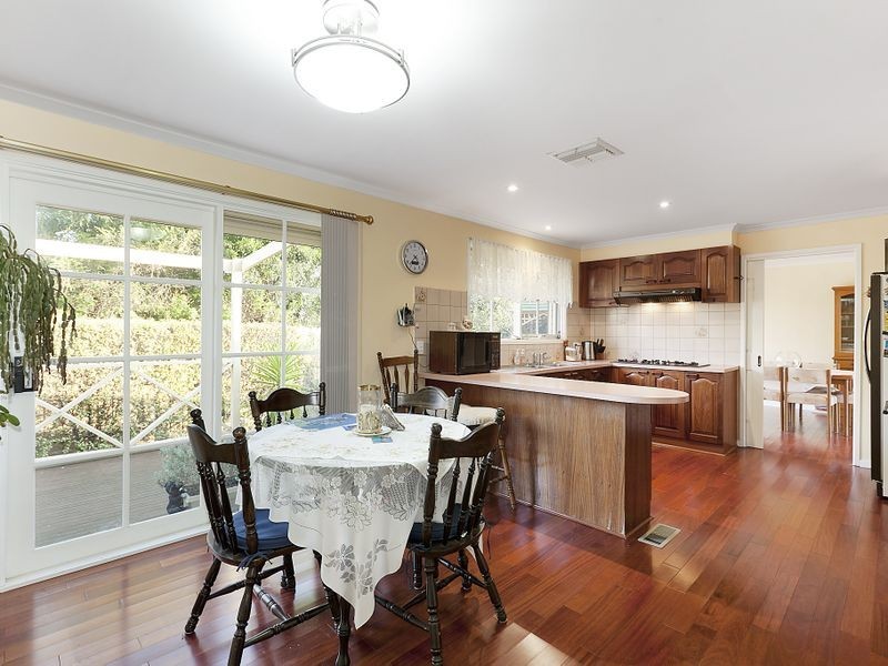 12 Wevlin Close, Endeavour Hills VIC 3802