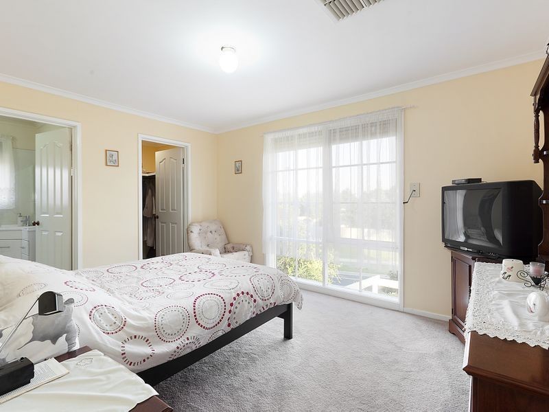 12 Wevlin Close, Endeavour Hills VIC 3802