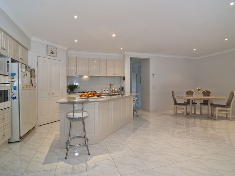 17 Orbison Court, Endeavour Hills VIC 3802