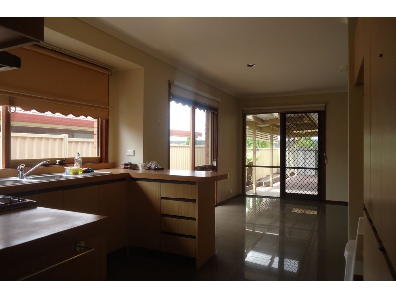 10 Fenton Court, Keysborough VIC 3173