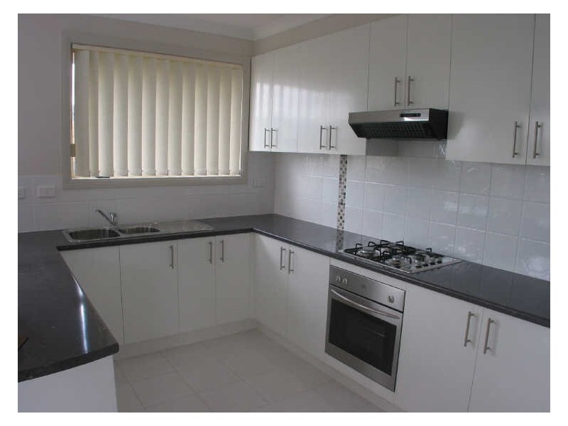 2/28 Louis Street, Doveton VIC 3177