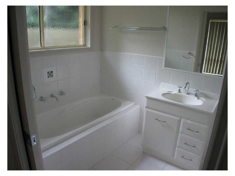 2/28 Louis Street, Doveton VIC 3177