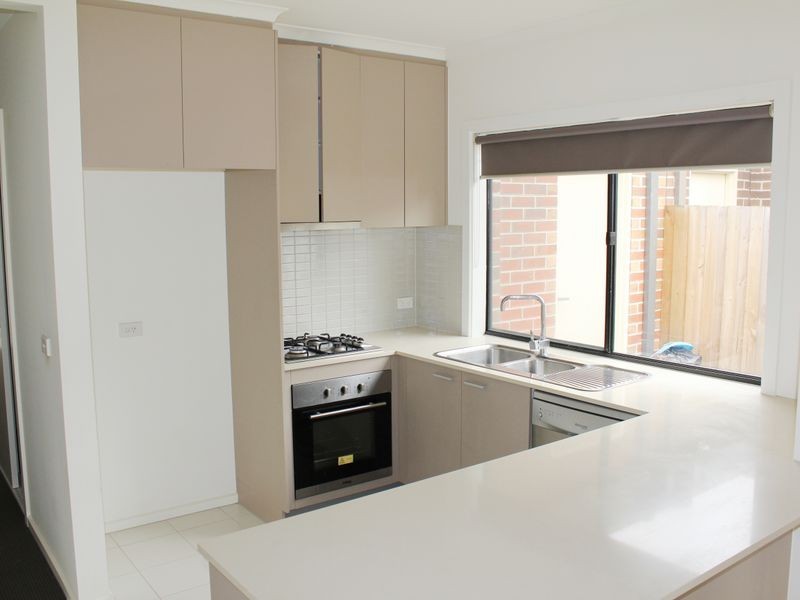 8/21 Kingfisher Drive, Doveton VIC 3177