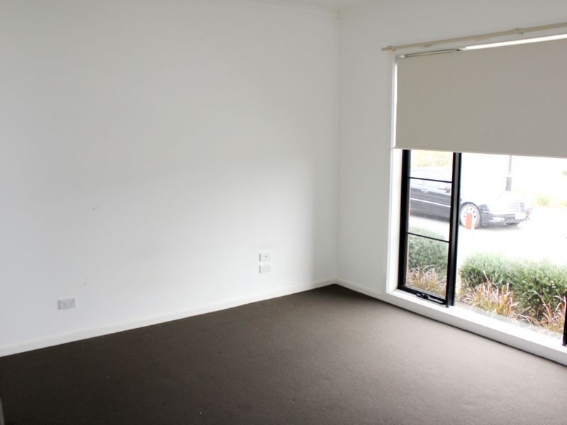 8/21 Kingfisher Drive, Doveton VIC 3177