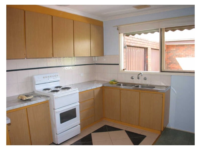 2/98 Railway Parade, Dandenong VIC 3175