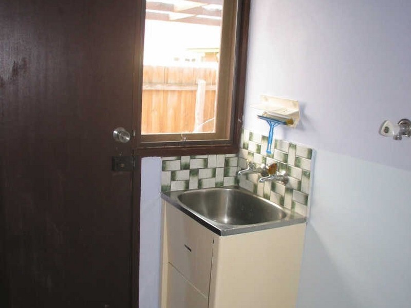 2/98 Railway Parade, Dandenong VIC 3175