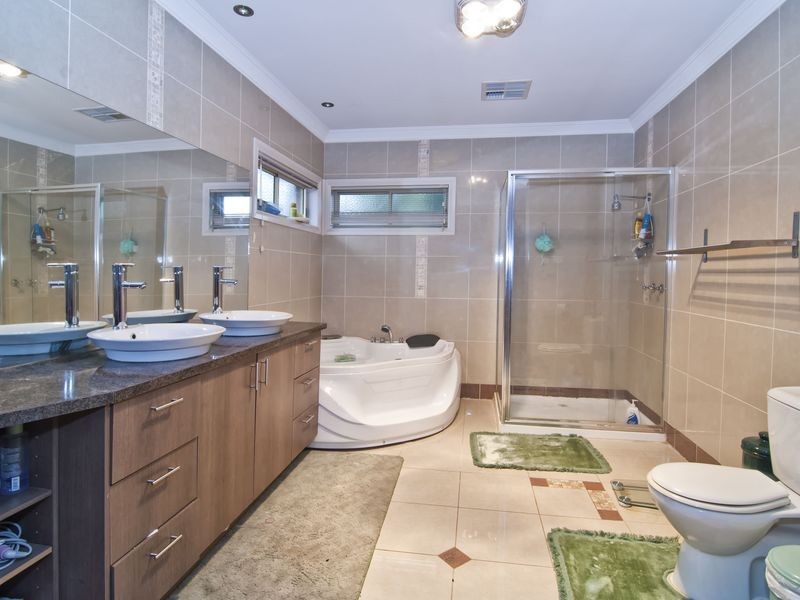 160 Sweeney Drive, Narre Warren VIC 3805