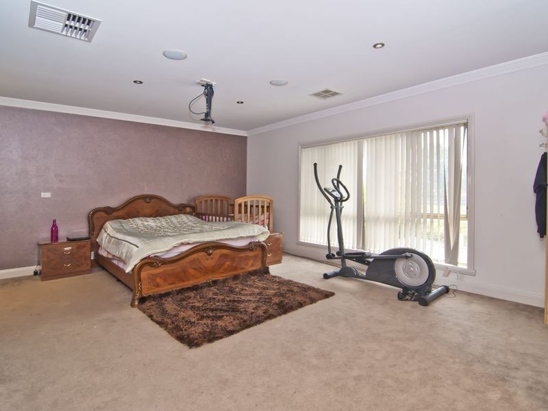 160 Sweeney Drive, Narre Warren VIC 3805