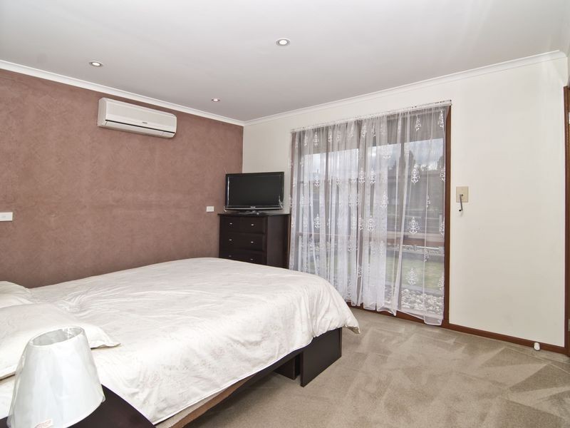 12 Simon Court, Hampton Park VIC 3976