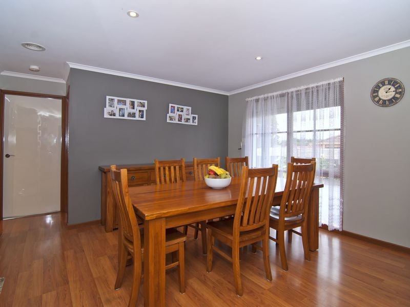 12 Simon Court, Hampton Park VIC 3976