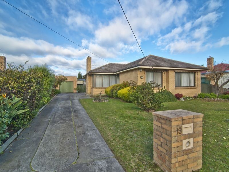 13 Leeside Street, Dandenong North VIC 3175