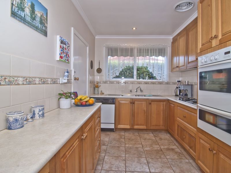 13 Leeside Street, Dandenong North VIC 3175