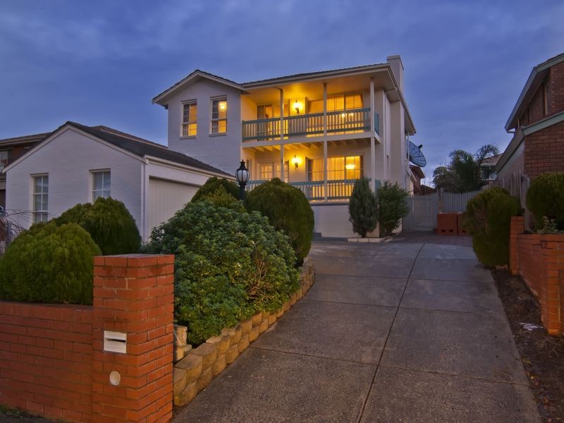 8 Antrim Close, Endeavour Hills VIC 3802