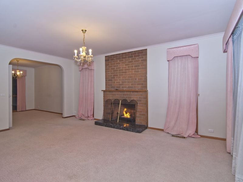 8 Antrim Close, Endeavour Hills VIC 3802